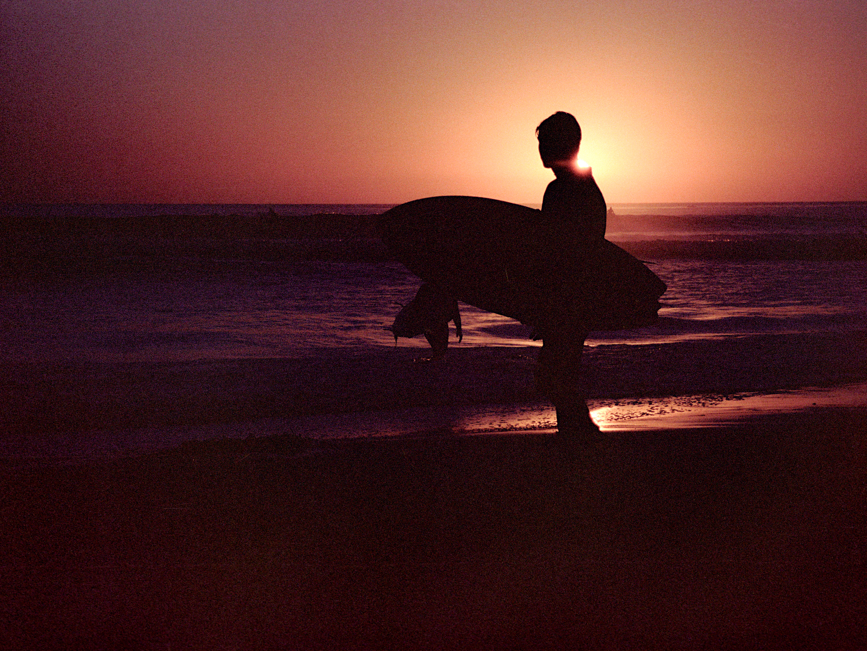 Surfing notes from the long road photographed by Filippo Maffei — image 15 of 18